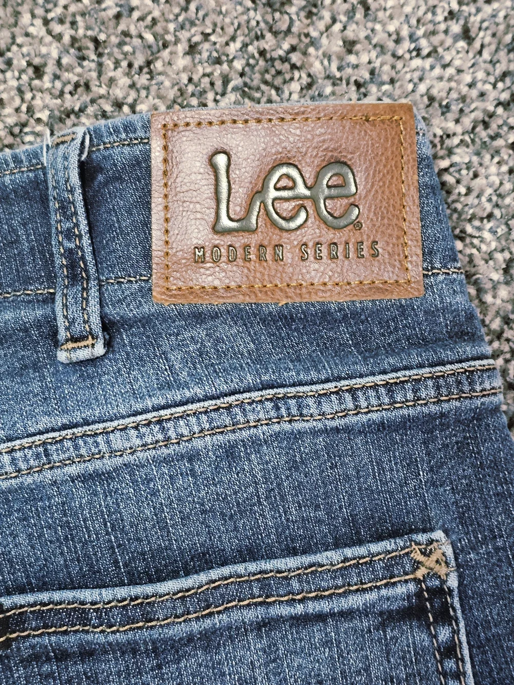 Lee Extreme Motion Jeans 36x34 Medium Wash Blue Stretch Denim